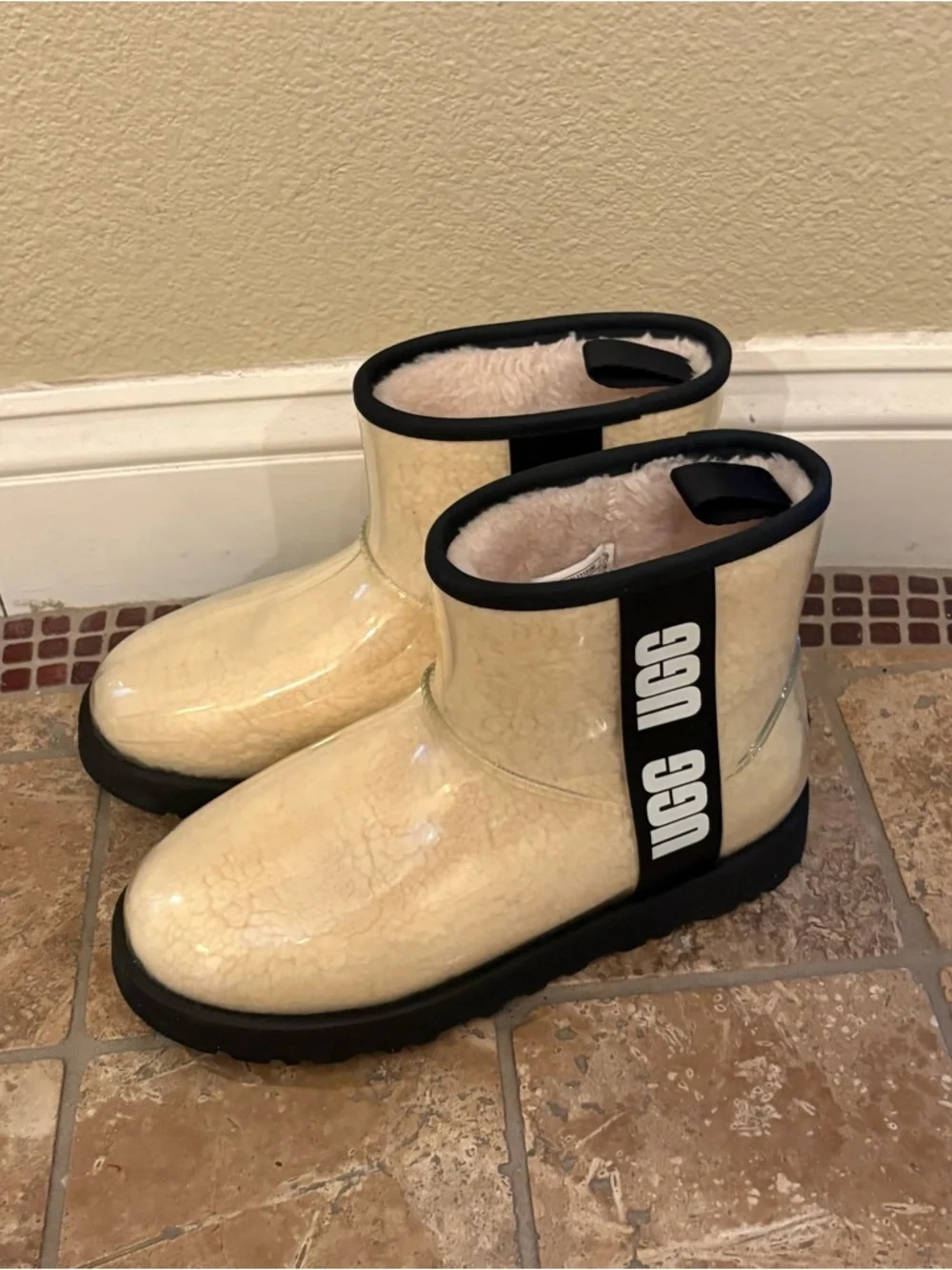 UGG Women Clear Classic Mini Waterproof Rain Boots Size 7